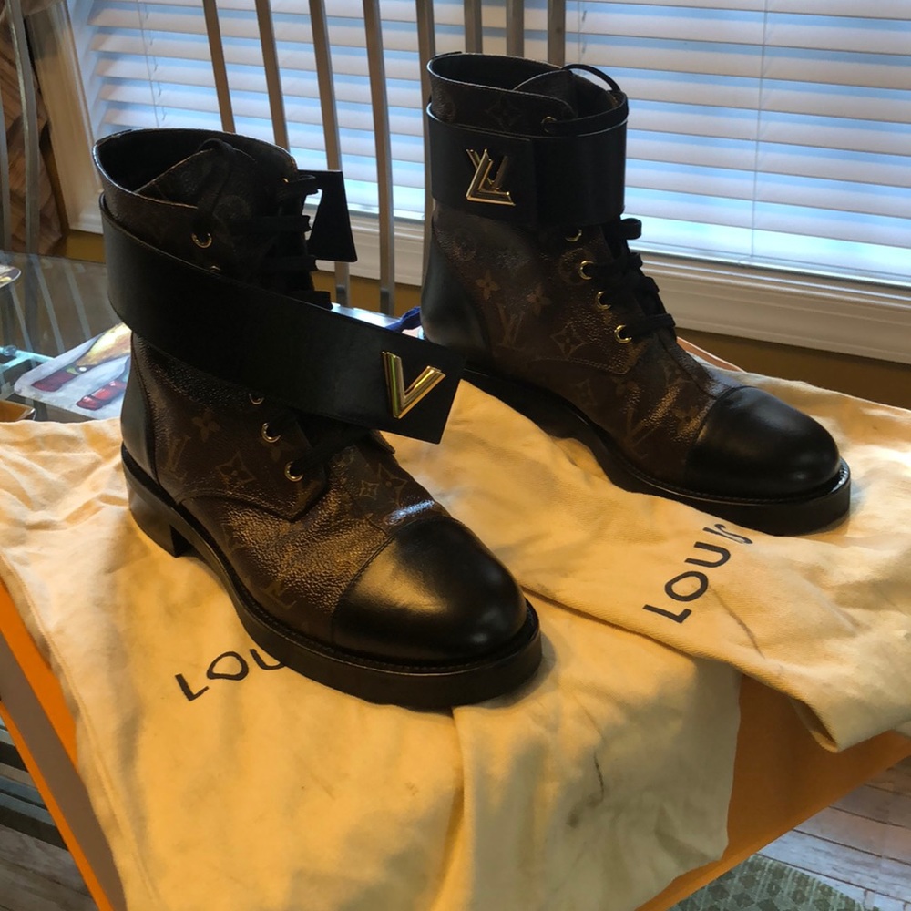 Women’s Louis Vuitton boot